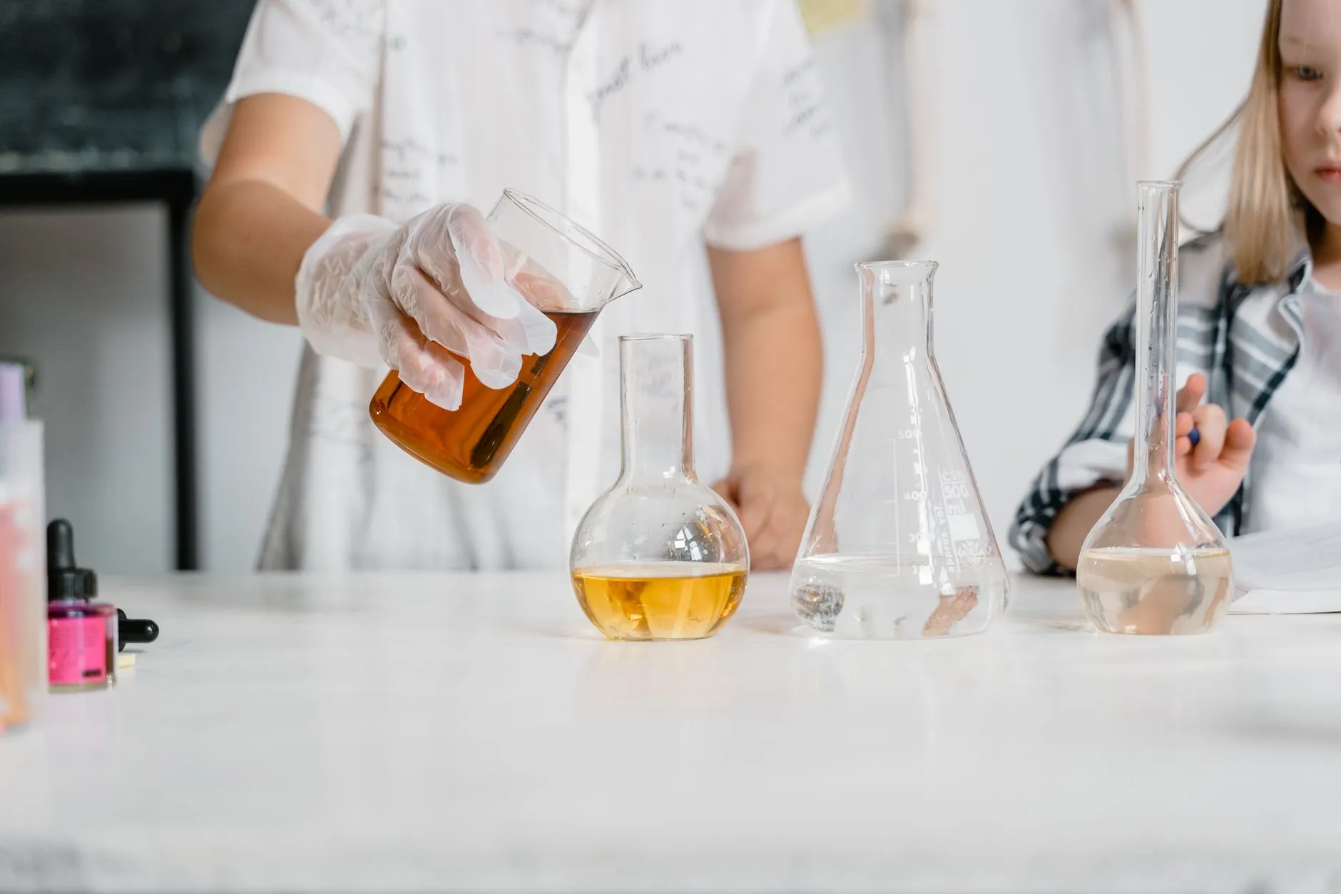 食品发酵工业用生物酶制剂的质量管控要点与合规性分析封面图